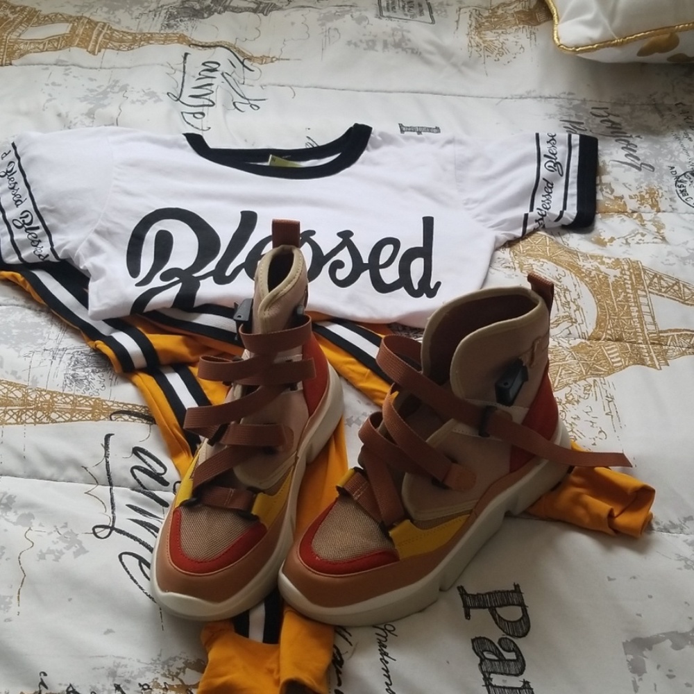 BNWOB thick bottom buckle strap sneakers - Picture 2 of 4